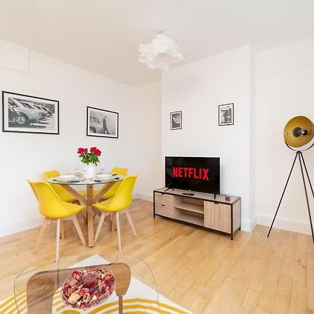 Two Bedroom Apartment By Buonomo Stays Short Lets & Serviced Accommodation In Balham With Balcony Londra Esterno foto
