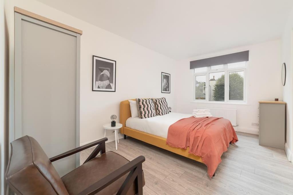 Two Bedroom Apartment By Buonomo Stays Short Lets & Serviced Accommodation In Balham With Balcony Londra Esterno foto