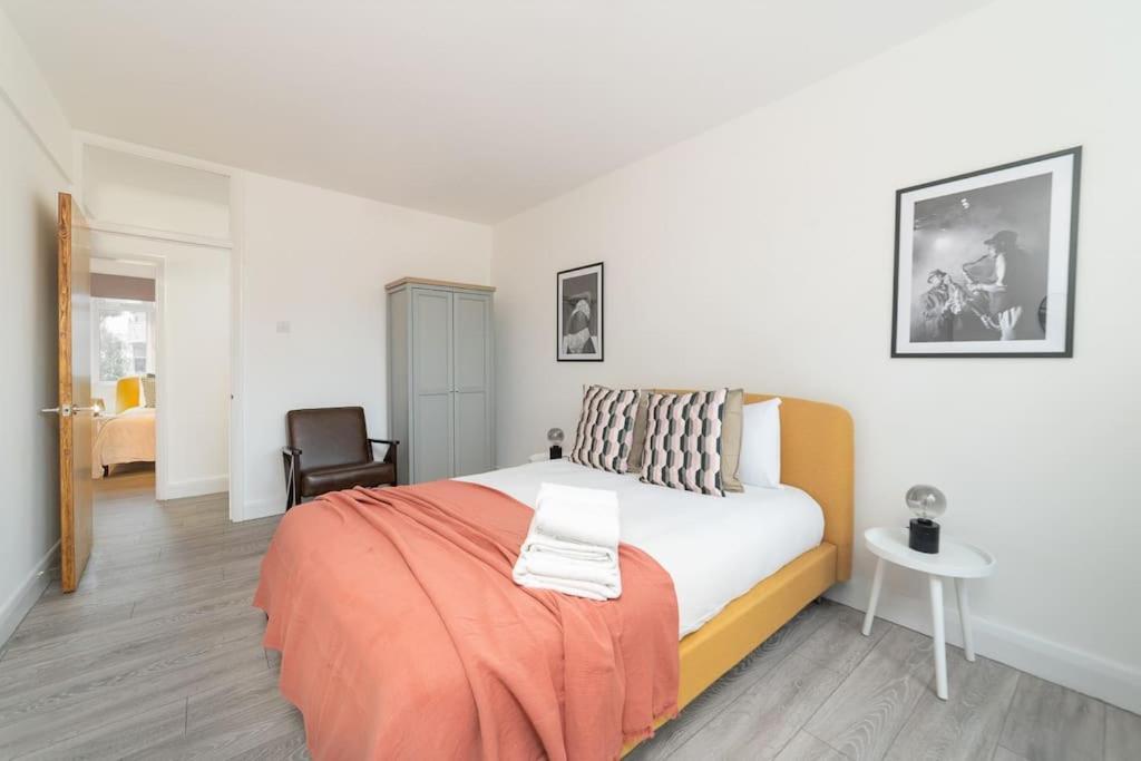 Two Bedroom Apartment By Buonomo Stays Short Lets & Serviced Accommodation In Balham With Balcony Londra Esterno foto