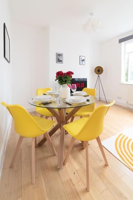 Two Bedroom Apartment By Buonomo Stays Short Lets & Serviced Accommodation In Balham With Balcony Londra Esterno foto
