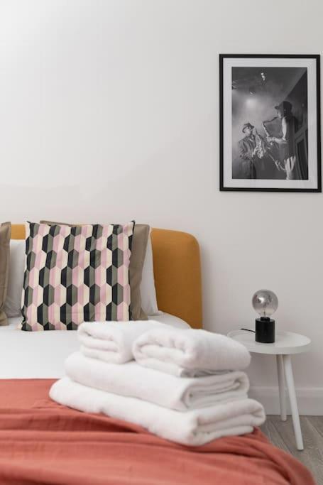 Two Bedroom Apartment By Buonomo Stays Short Lets & Serviced Accommodation In Balham With Balcony Londra Esterno foto