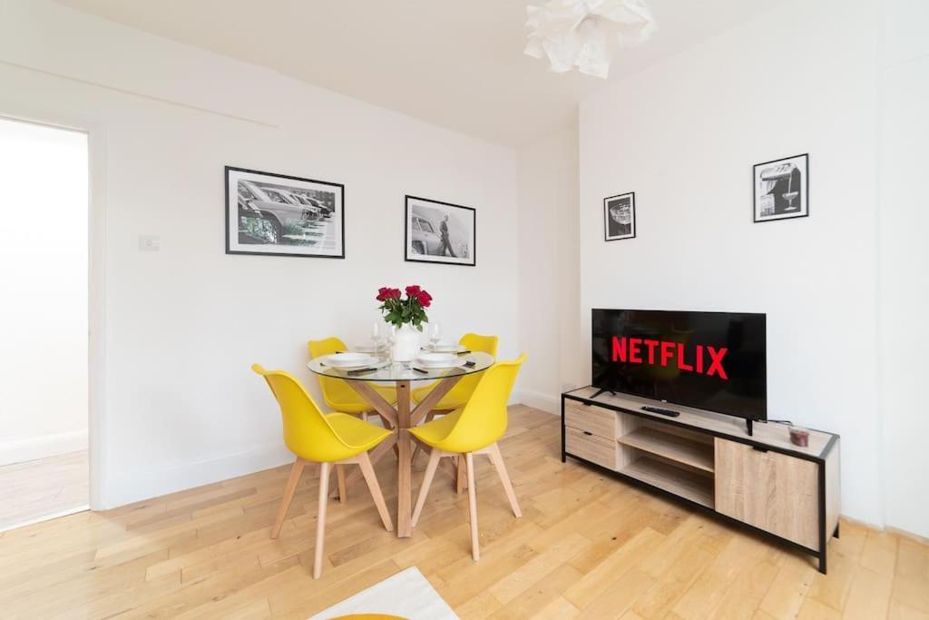 Two Bedroom Apartment By Buonomo Stays Short Lets & Serviced Accommodation In Balham With Balcony Londra Esterno foto